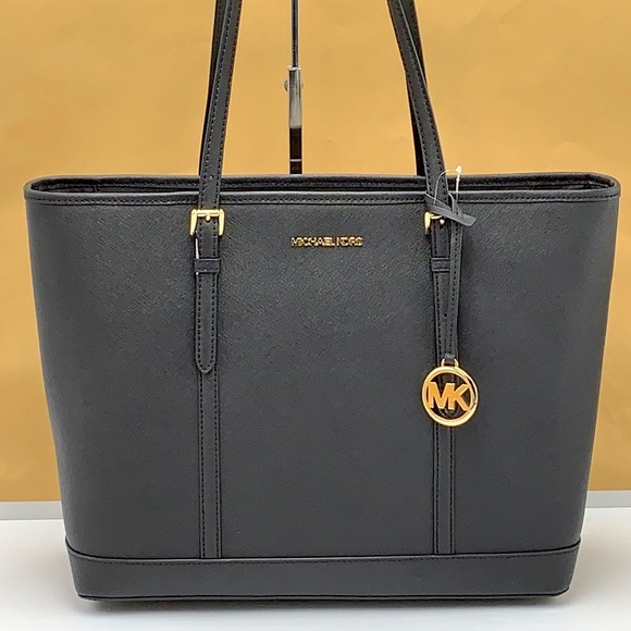 MICHAEL KORS BLACK COLOR
Jet Set Travel Large Saffiano Leather Tote Bag - Picture 4 of 14
